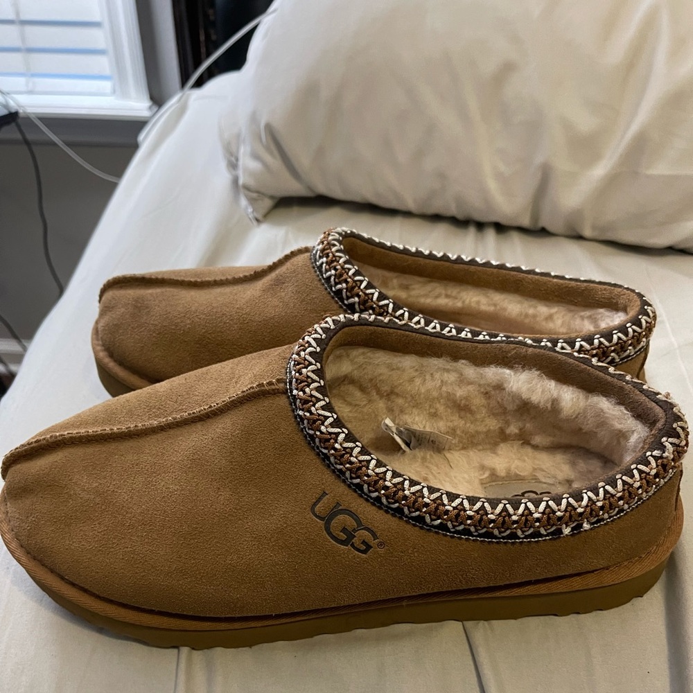 UGG Mens Neuman Slipper Chestnut Color